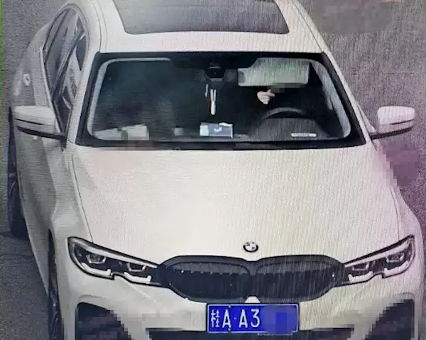 广西一宝马女司机开车总喜欢遮脸 交警一查真有事:罚款1000元、行拘5日