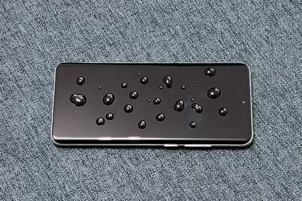 揭秘什么手机膜用久了 点几下就脏