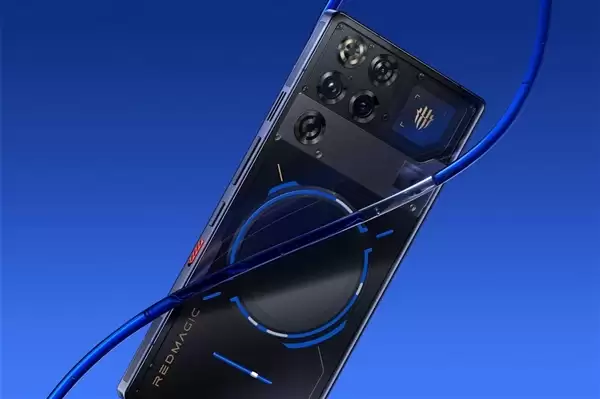 红魔产品经理直呼不理解：加了风扇和肩键就叫Ultra吗