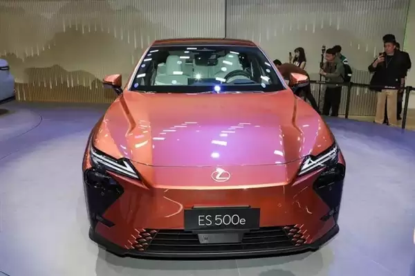 内饰大升级！全新一代雷克萨斯ES将于4月上市：采用双联屏设计