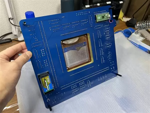 硬核复古!日本大神用磁芯技术自制128字节U盘:大如餐盘阅后即焚