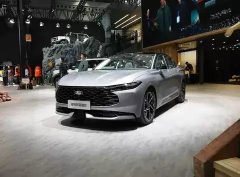 全新蒙迪欧上市：261马力+1.1米4K屏，起售价12.48万享2.5万优惠