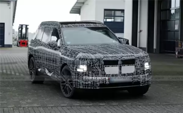 宝马全新X7将于2027年发布：双色车身、8K屏、iX7续航超500km