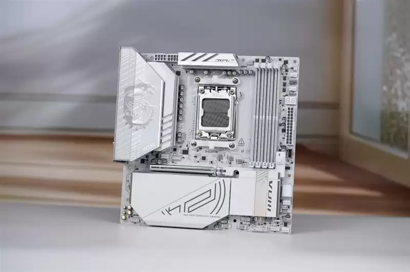 微星首款全白设计的M-ATX小板! MPG B850M EDGE TI MAX WIFI刀锋 钛评测:性能媲美顶级X870E主板