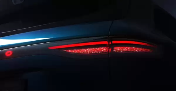 问界56789凑齐!余承东公布问界M6实车:大灯璀璨如钻石