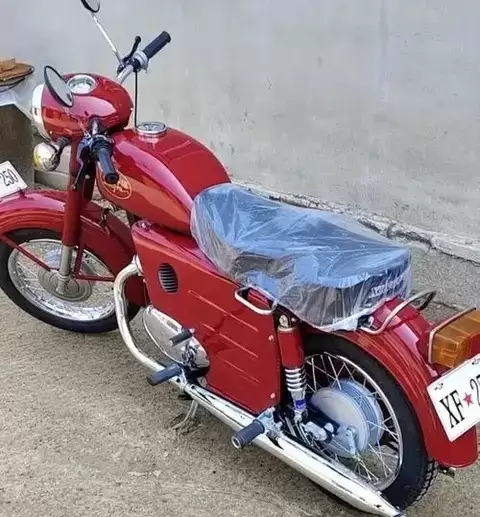 八十年代幸福250与红公鸡：承载一代人谋生记忆的摩托双雄