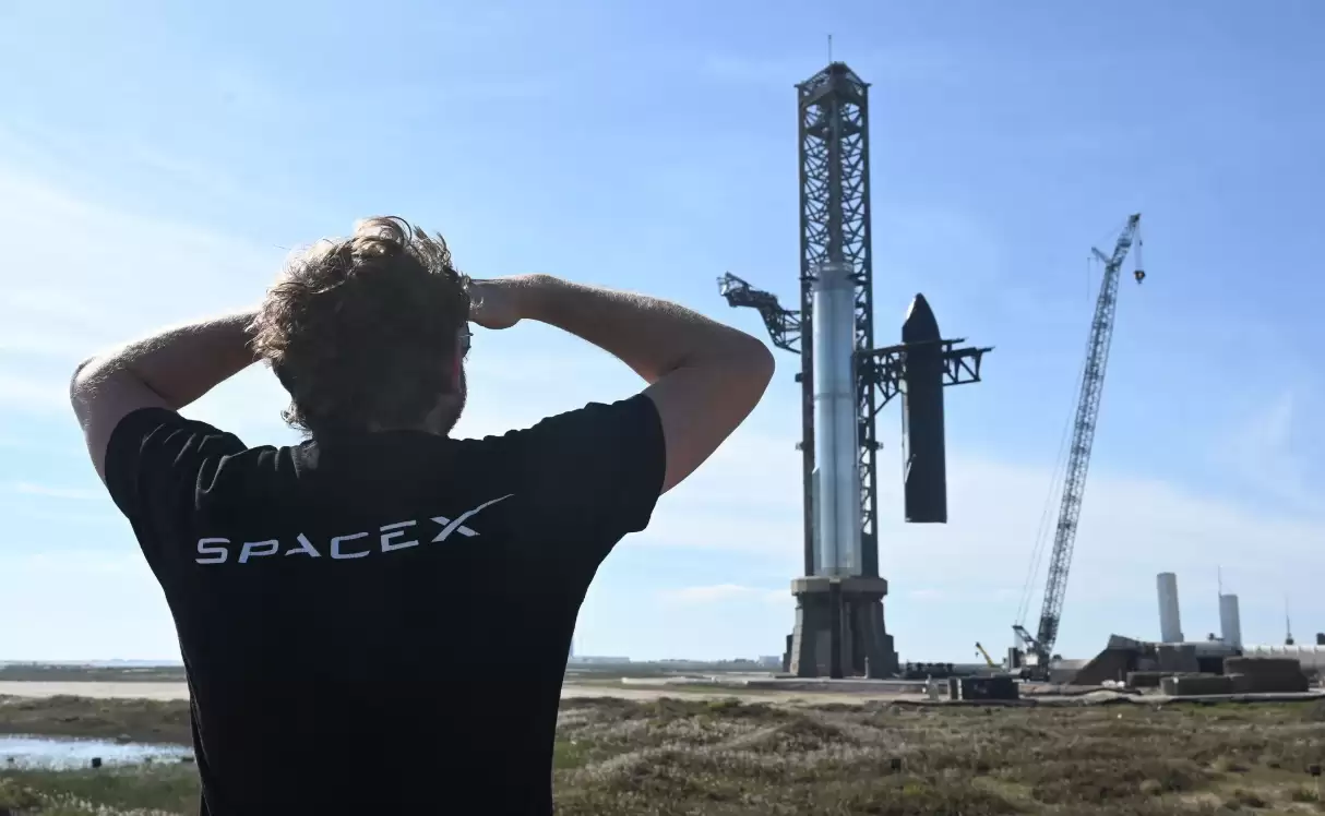 马斯克宣布整合商业帝国：SpaceX收购xAI，总估值达1.25万亿美元