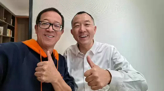 俞敏洪晒合照!陈行甲已到新东方报道:年薪150万元