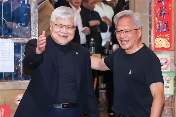 黄仁勋称英伟达订单激增致台积电产能承压,十年扩产将翻倍