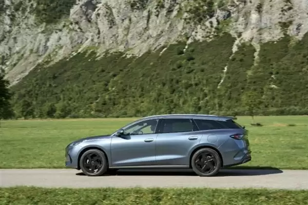 刷新国产车销量纪录！比亚迪2025年销量首次跻身全球前五