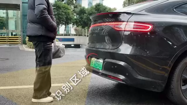 避免踢空气：鸿蒙智行智界汽车官解“脚踢后备箱”功能正确姿势