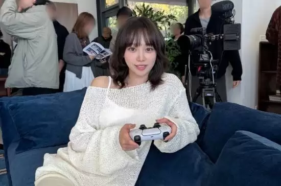 性感韩星金采源任PS形象大使!最爱游戏竟是《宇宙机器人》