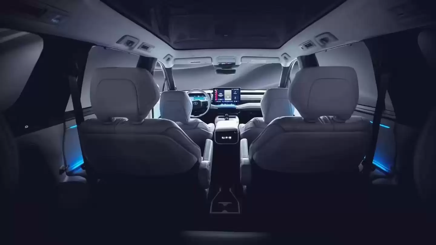 丰田大六座“电动汉兰达”内饰公布：超大中控屏+全景天幕