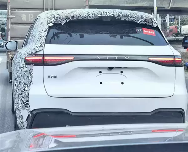 全新问界M6实车首曝 这才是年轻人的鸿蒙智行“真香车”