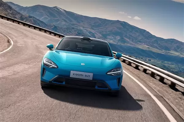 雷军兑现承诺 小米汽车OTA重磅更新：城市智驾门槛降至300公里