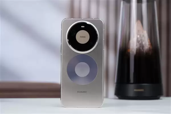 支持AI消除屏幕摩尔纹！华为Mate 80系列获推HarmonyOS 6.0.0.130 SP17