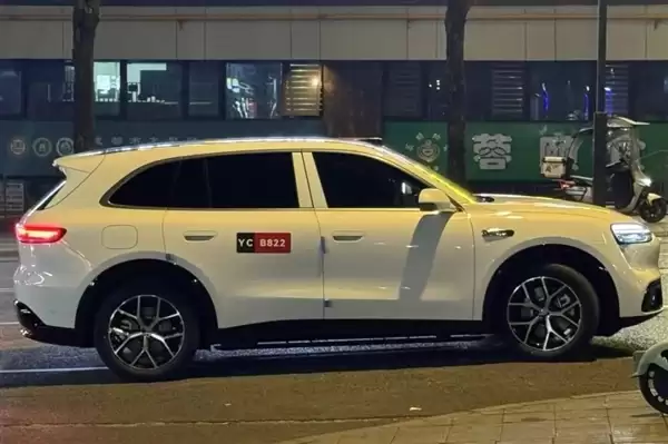 鸿蒙智行2026年大杀器！黑武士版问界M6实车曝光