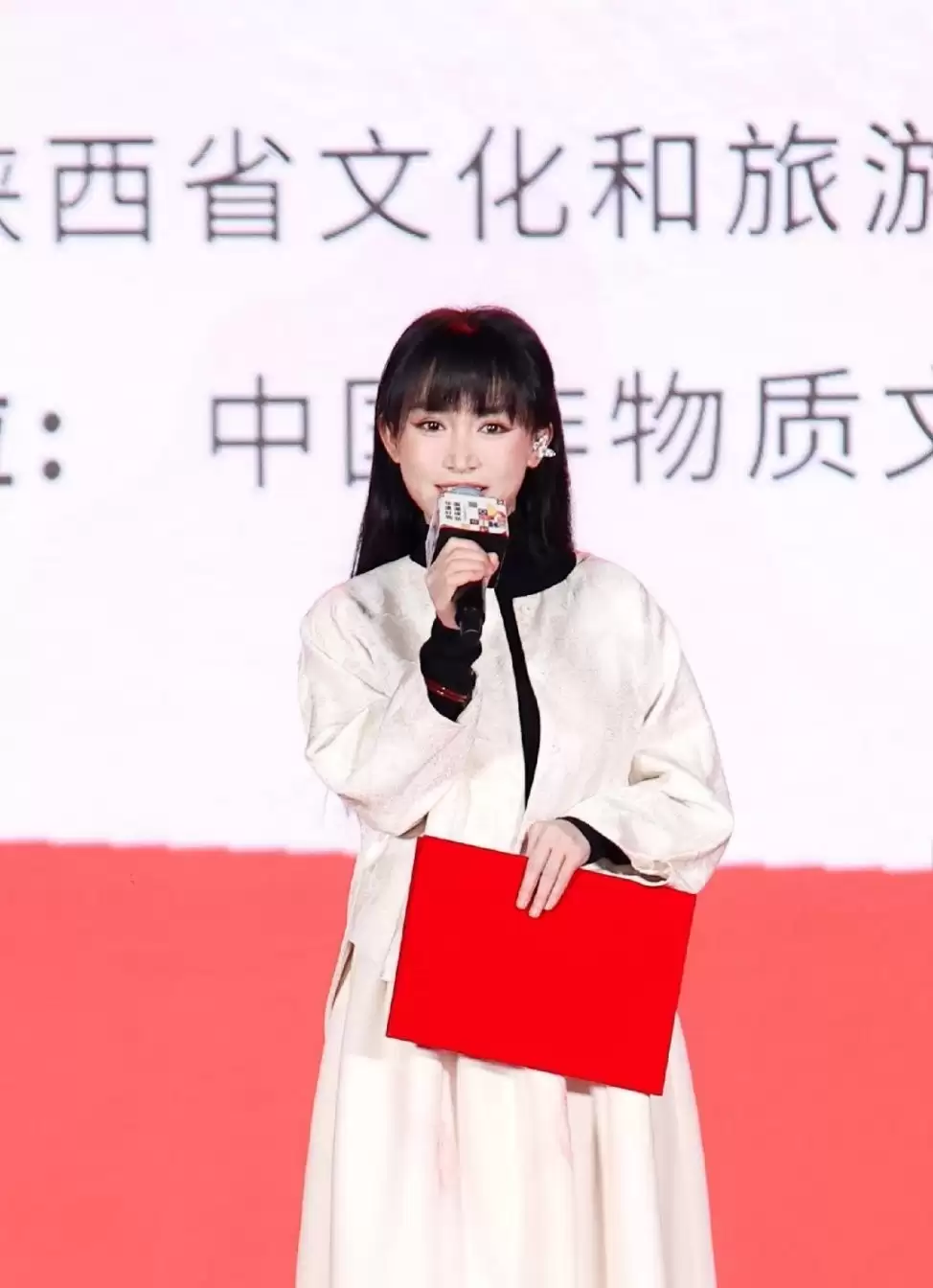 \ 008CyQQ9gy1i8mb6khlyij30r212odid.jpg