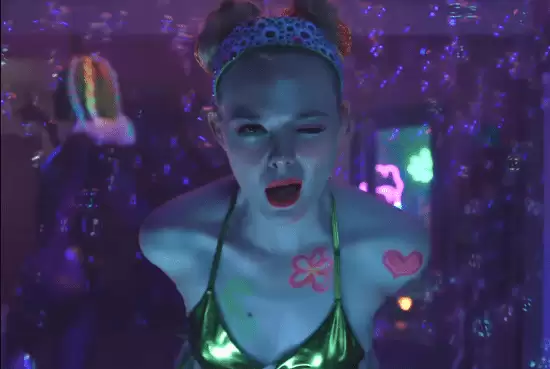 Apple TV+玛戈没钱了定档2026年4月，艾丽·范宁主演改编自同名小说