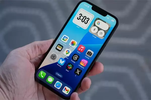 苹果最便宜新机iPhone 17e引发热议 网友：不如加钱上iPhone 17