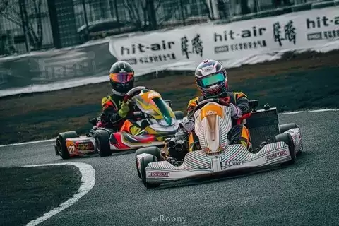 卡丁车入门装备避坑指南：头盔、鞋、手套与头套的实用选购建议