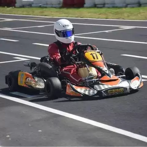 卡丁车新手装备选购指南:安全优先、分阶配置、合理预算