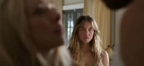 悉妮妹大尺度惊悚片俄罗斯破10亿票房！利润翻10倍