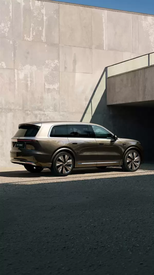 500万以内最好的SUV换代!全新一代理想L9官宣:Livis版本售价55.98万元 搭载全球最强智驾大脑