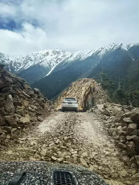 山区行车四大隐形险境及科学应对指南
