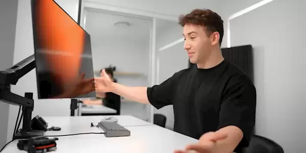 如今的OLED显示器还烧屏吗：国外高玩狂测3000小时 结果意外