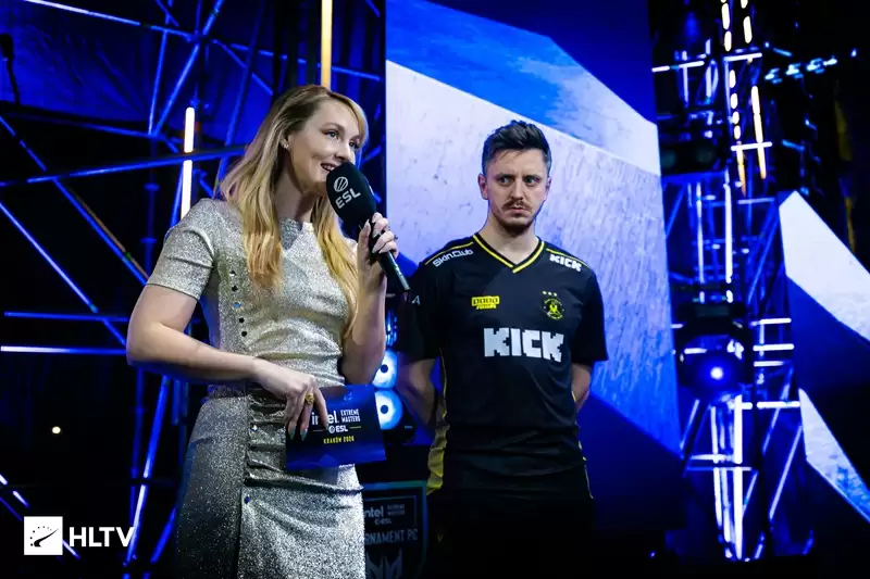 apEX:ZywOo证明了他是世界上最好的选手,谁要是不同意就滚一边 apEX:ZywOo证明了他是世界上最好的选手,谁要是不同意就滚一边