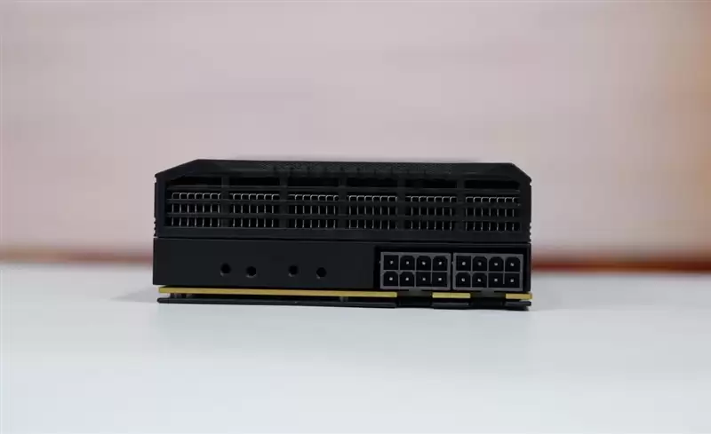 4张96GB显存暴力输出！英特尔锐炫Pro B60和长城世恒X-AIGC工作站评测：可满足千人同时在线聊天