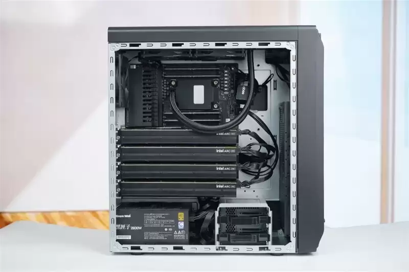 4张96GB显存暴力输出！英特尔锐炫Pro B60和长城世恒X-AIGC工作站评测：可满足千人同时在线聊天