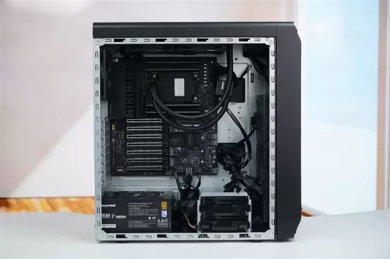 4张96GB显存暴力输出！英特尔锐炫Pro B60和长城世恒X-AIGC工作站评测：可满足千人同时在线聊天