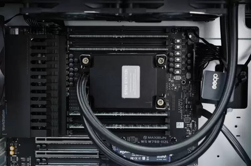 4张96GB显存暴力输出！英特尔锐炫Pro B60和长城世恒X-AIGC工作站评测：可满足千人同时在线聊天