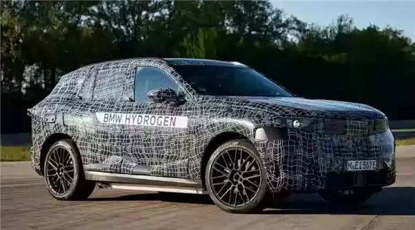 动力强悍!全新宝马X5 M60谍照曝光:搭载4.4T V8引擎+48V轻混