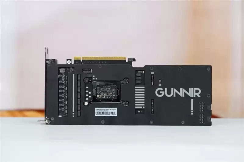 4张96GB显存暴力输出！英特尔锐炫Pro B60和长城世恒X-AIGC工作站评测：可满足千人同时在线聊天