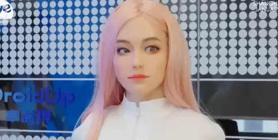 上海企业推Moya人形机器人：仿生温感、可定制、主打医疗陪伴