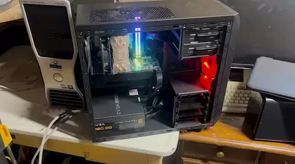 网友海外废堆淘到高性能整机，64GB内存等配件价值近万元