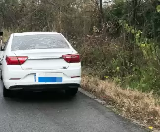 一瓶矿泉水让刹车失灵 官方提醒：男子返乡途中被吓坏