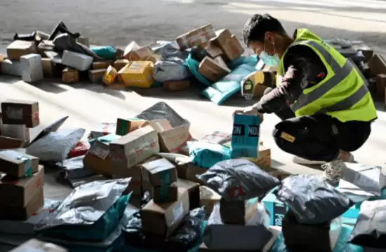 春节快递不打烊，多家企业公布运营安排及费用调整