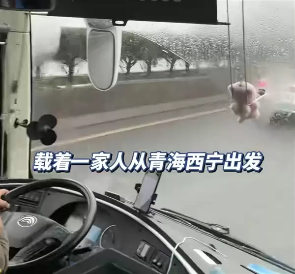 一家35口开大巴自驾游云南：AA制每人2000元 自备100斤米面做饭