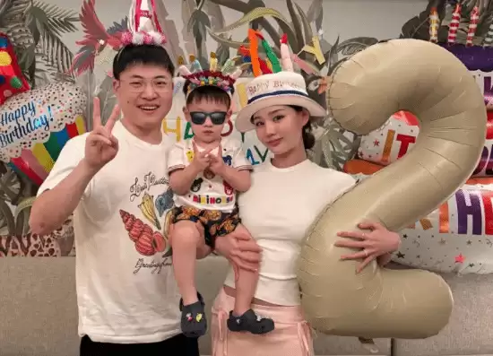 Uzi直播严防儿子露脸：以父爱筑网络安全防线