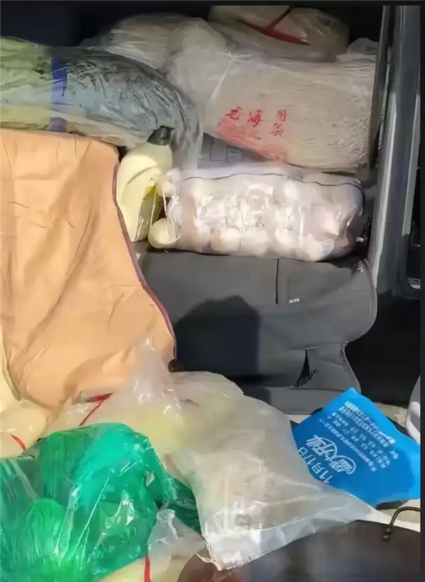 一家35口开大巴自驾游云南：AA制每人2000元 自备100斤米面做饭