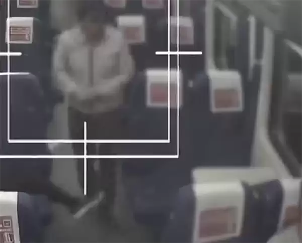 一觉睡醒8000元手机被偷！小偷将其藏在火车厕所垃圾桶