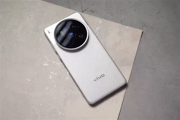 蓝厂首款Max旗舰来了!vivo X300 Max入网