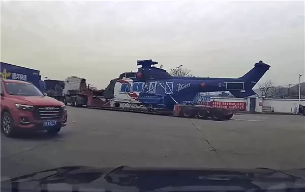 国内最贵车祸！半挂卡车高速路上撞了价值1.4亿元的直升机