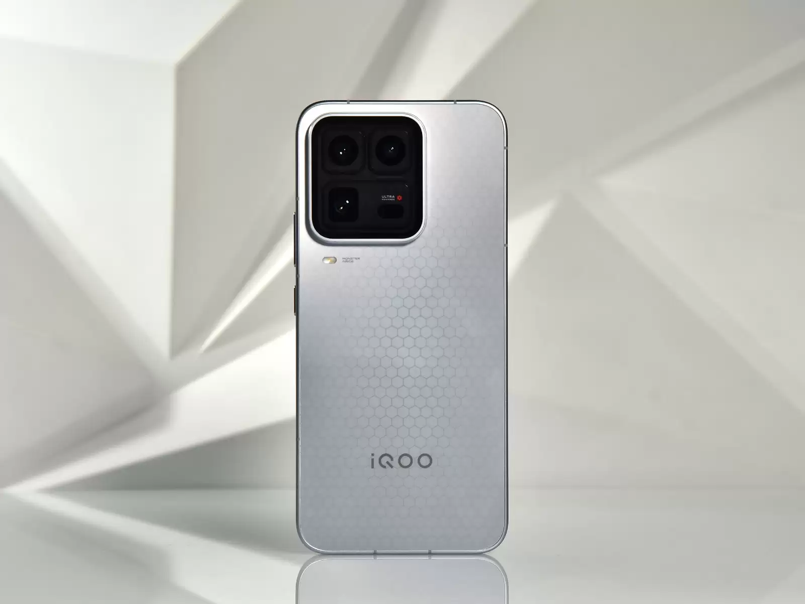 iQOO 15 Ultra和iQOO 15区别是什么？