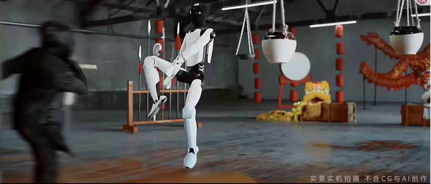 智元全新一代全尺寸人形机器人远征A3亮相：会“功夫”，号称文武双全