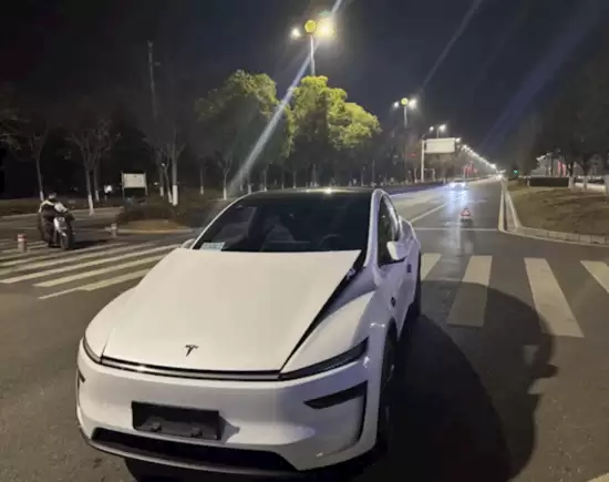 特斯拉Model Y行人保护系统误触发致万元维修费引争议